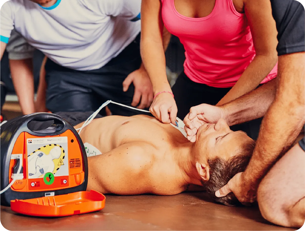 Ersthelfer reanimieren mit einem PRIMEDIC HeartSave Y